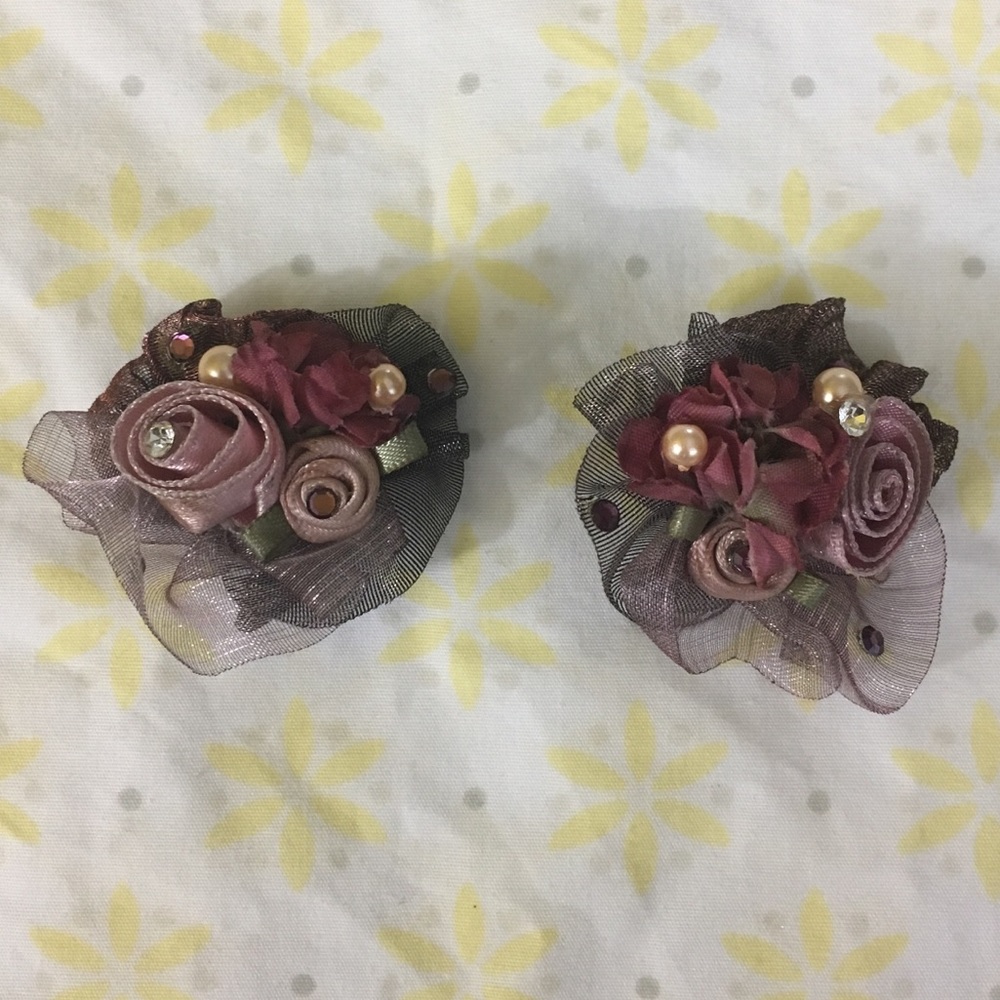 3/$20 Vintage Clip On Earrings